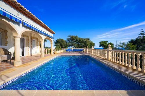 Xabia Villa Sleeps 6 With Pool Air Con And Wifi