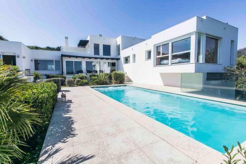 Preciosa Villa Con Vistas Al Estrecho
