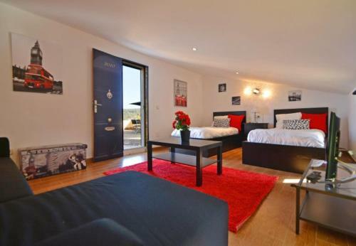 El Toro Villa Sleeps 8 With Pool Air Con And Wifi