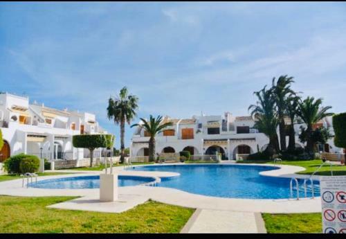2-bed Apartment 10 Min Drive To The Beach!