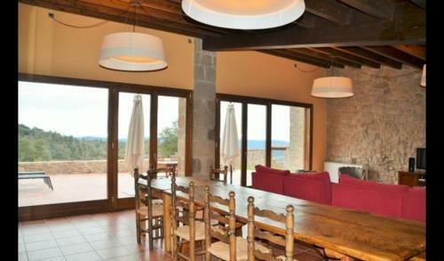 Montcortes Villa Sleeps 11 With Pool