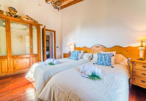 Ullaro Holiday Home Sleeps 8 With Pool Air Con And Wifi