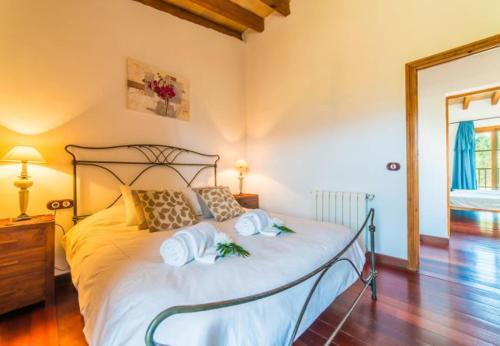 Ullaro Holiday Home Sleeps 8 With Pool Air Con And Wifi