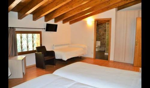 Figols Villa Sleeps 15 With Pool