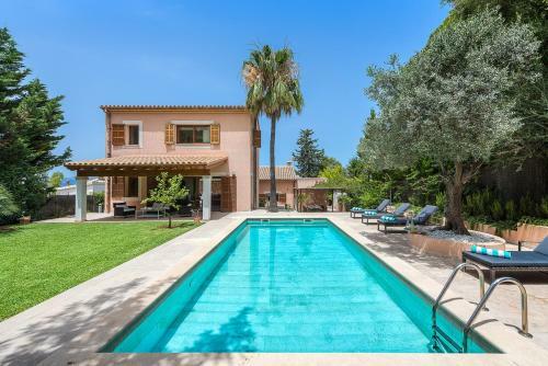 Es Mal Pas Villa Sleeps 10 With Pool And Air Con
