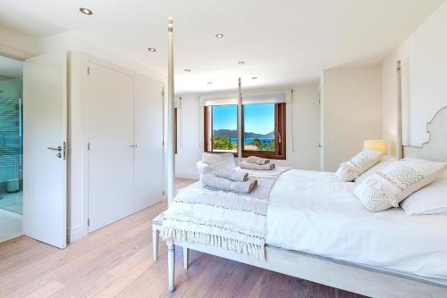 Es Mal Pas Villa Sleeps 10 With Pool And Air Con