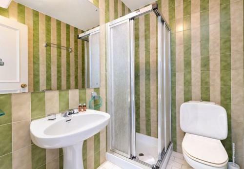 Cabopino Apartment Sleeps 4 Pool Air Con Wifi