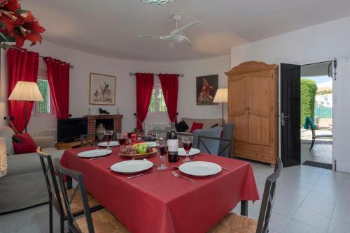 Roche Villa Sleeps 6 With Pool And Air Con