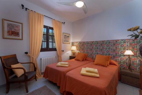 Roche Villa Sleeps 6 With Pool And Air Con