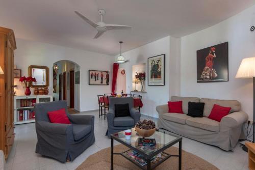 Roche Villa Sleeps 6 With Pool And Air Con