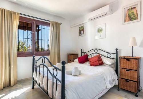 Cabopino Villa Sleeps 6 Pool Air Con Wifi