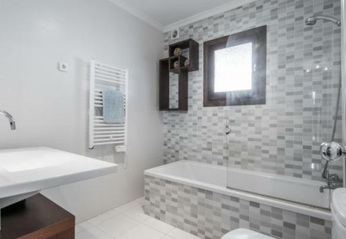 Cabopino Villa Sleeps 6 Pool Air Con Wifi