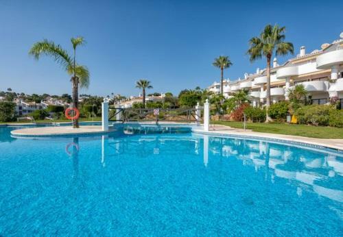 Cabopino Apartment Sleeps 4 Pool Air Con Wifi