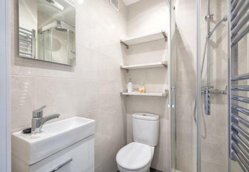 Cabopino Apartment Sleeps 4 Pool Air Con Wifi