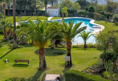 Cabopino Apartment Sleeps 4 Pool Air Con Wifi