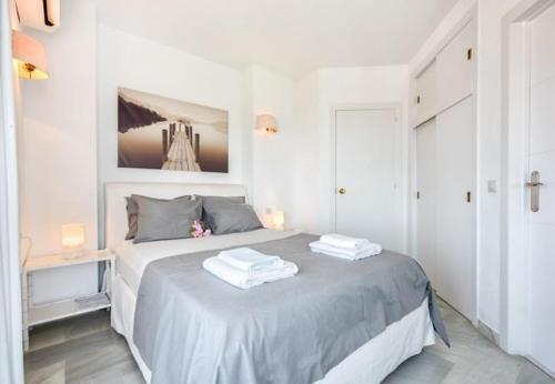 Cabopino Apartment Sleeps 4 Pool Air Con Wifi
