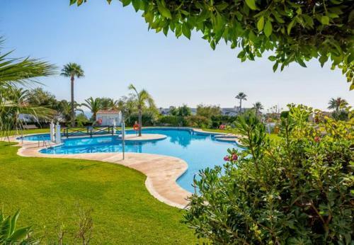 Cabopino Apartment Sleeps 4 Pool Air Con Wifi