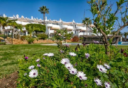 Cabopino Apartment Sleeps 4 Pool Air Con Wifi
