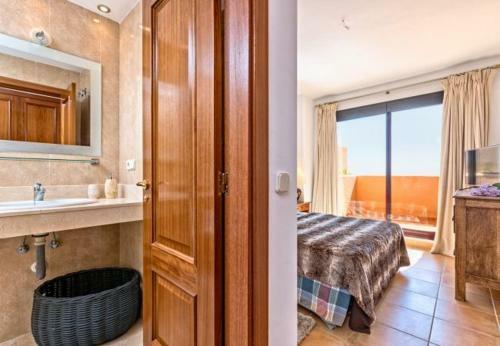 Cabopino Apartment Sleeps 4 Pool Air Con Wifi