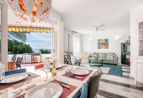 Cabopino Apartment Sleeps 6 Pool Air Con Wifi