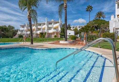 Cabopino Apartment Sleeps 6 Pool Air Con Wifi