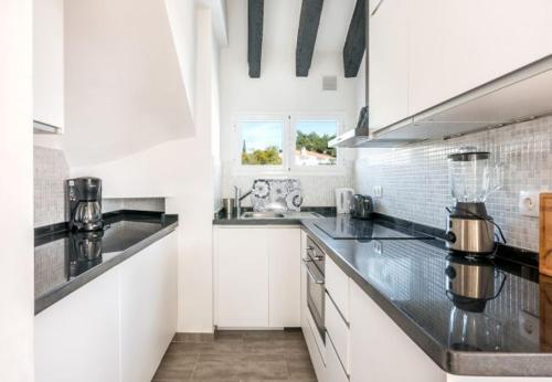 Cabopino Apartment Sleeps 6 Pool Air Con Wifi