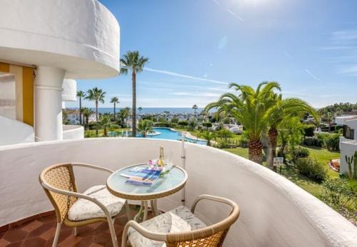 Cabopino Apartment Sleeps 4 Pool Air Con Wifi