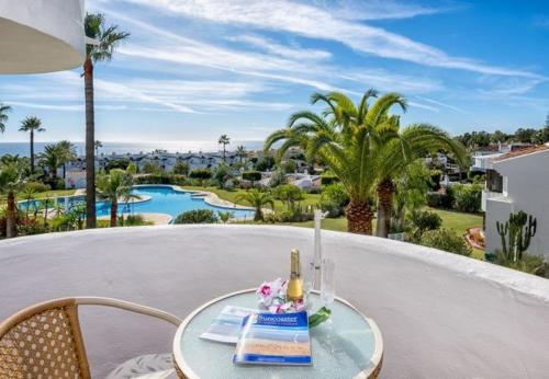 Cabopino Apartment Sleeps 4 Pool Air Con Wifi