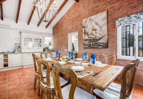 Cabopino Villa Sleeps 8 Pool Air Con Wifi