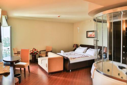 Magnolia Hotel & Conference Center