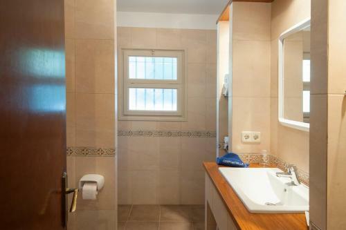 Fornells Holiday Home Sleeps 6 With Pool And Wifi