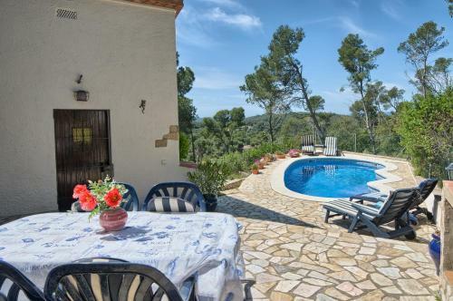 Fornells Holiday Home Sleeps 6 With Pool And Wifi