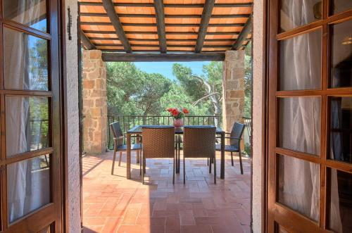 Fornells Holiday Home Sleeps 6 With Pool And Wifi