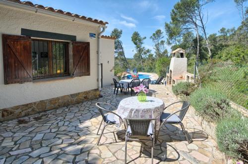 Fornells Holiday Home Sleeps 6 With Pool And Wifi