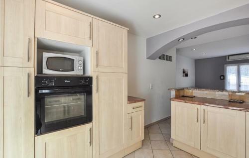 Nice Apartment In Antibes With Wifi And 3 Bedrooms
