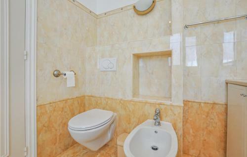 Nice Apartment In Antibes With Wifi And 3 Bedrooms