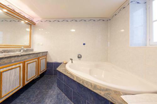 100m2 Duplex Apartment, Glimpse Of The Sea
