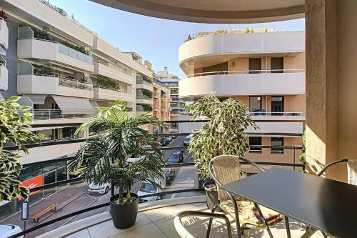 Nice Two-bed Apartment Terrace Port Vauban In Antibes