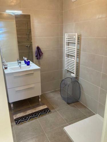 Apartamento Large Flat 15 Minutes From The Beach