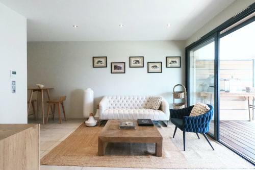Beautiful Apartment With Swimming Pool In Antibes