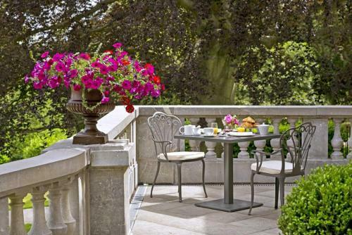 Attainville Chateau Sleeps 27 Wifi