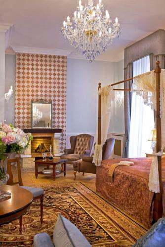 Attainville Chateau Sleeps 27 Wifi