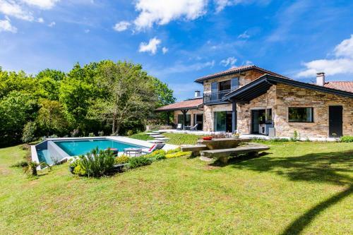 Ascain Villa Sleeps 6 With Pool Air Con And Wifi