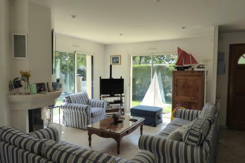 Villa R�f 064 Belle Maison T5 8 Pers Arzon