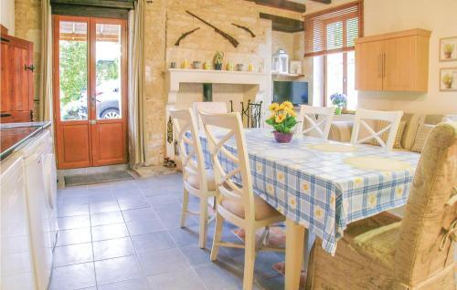 Three-bedroom Holiday Home In Salles Les Aulnay