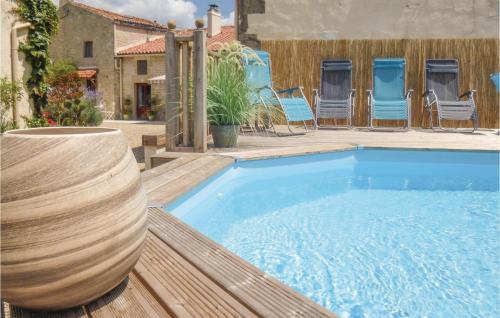 Three-bedroom Holiday Home In Salles Les Aulnay