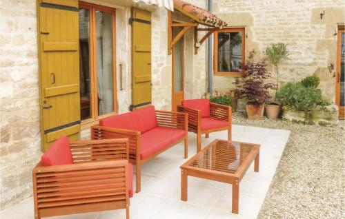 Three-bedroom Holiday Home In Salles Les Aulnay