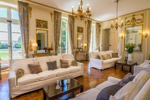 Serres Chateau Sleeps 29 Pool Air Con Wifi
