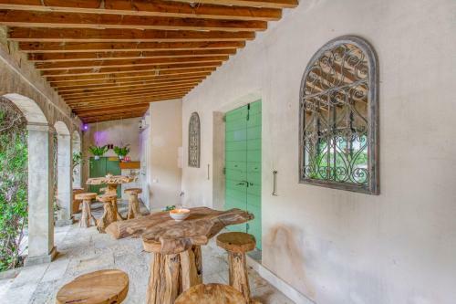 Serres Chateau Sleeps 29 Pool Air Con Wifi