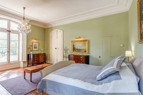 Serres Chateau Sleeps 29 Pool Air Con Wifi